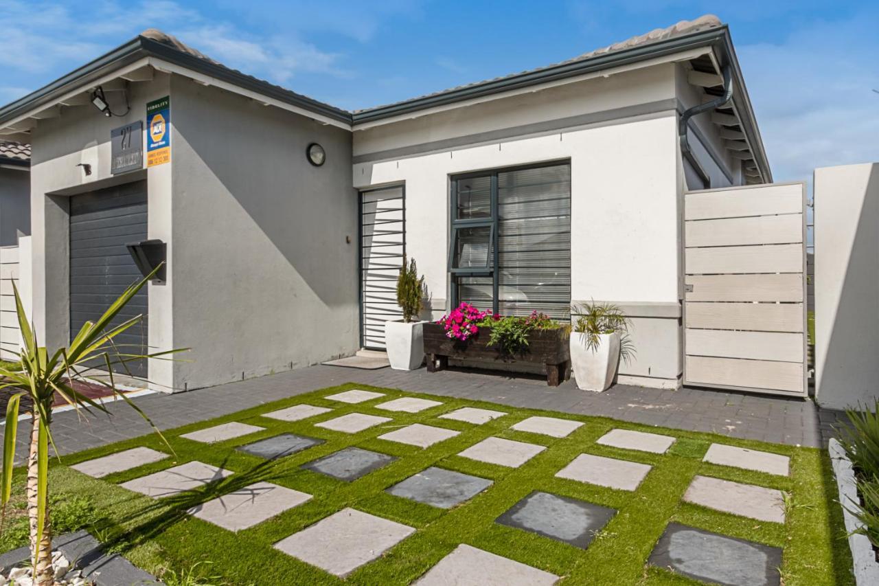 Sort After Home. Welcome To Judah House. Kapstadt