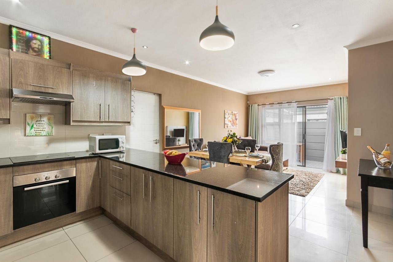 Sort After Home. Welcome To Judah House. Appartement Kaapstad